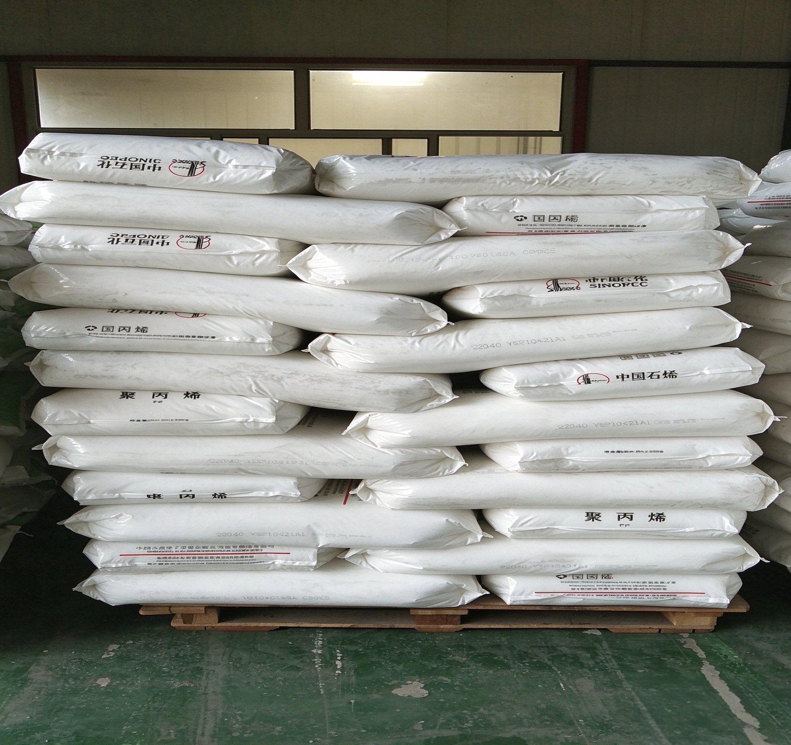 Sinopec-Yanshan-PP-S2040-fiber-grade-polypropylene-25kg-bags-stacked-in-warehouse-high-flow-anti-blocking-for-spunbond-nonwoven